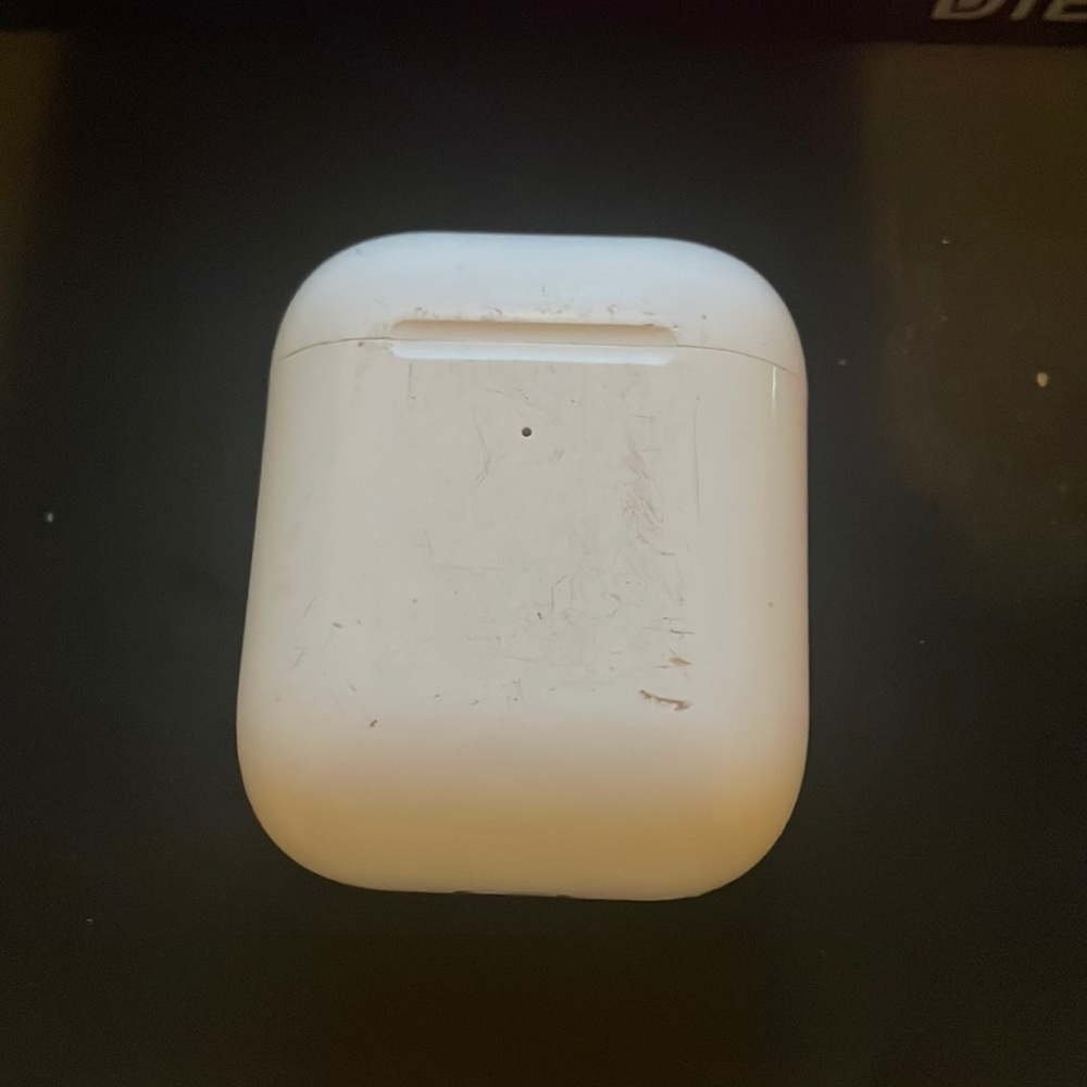 AirPods charging case